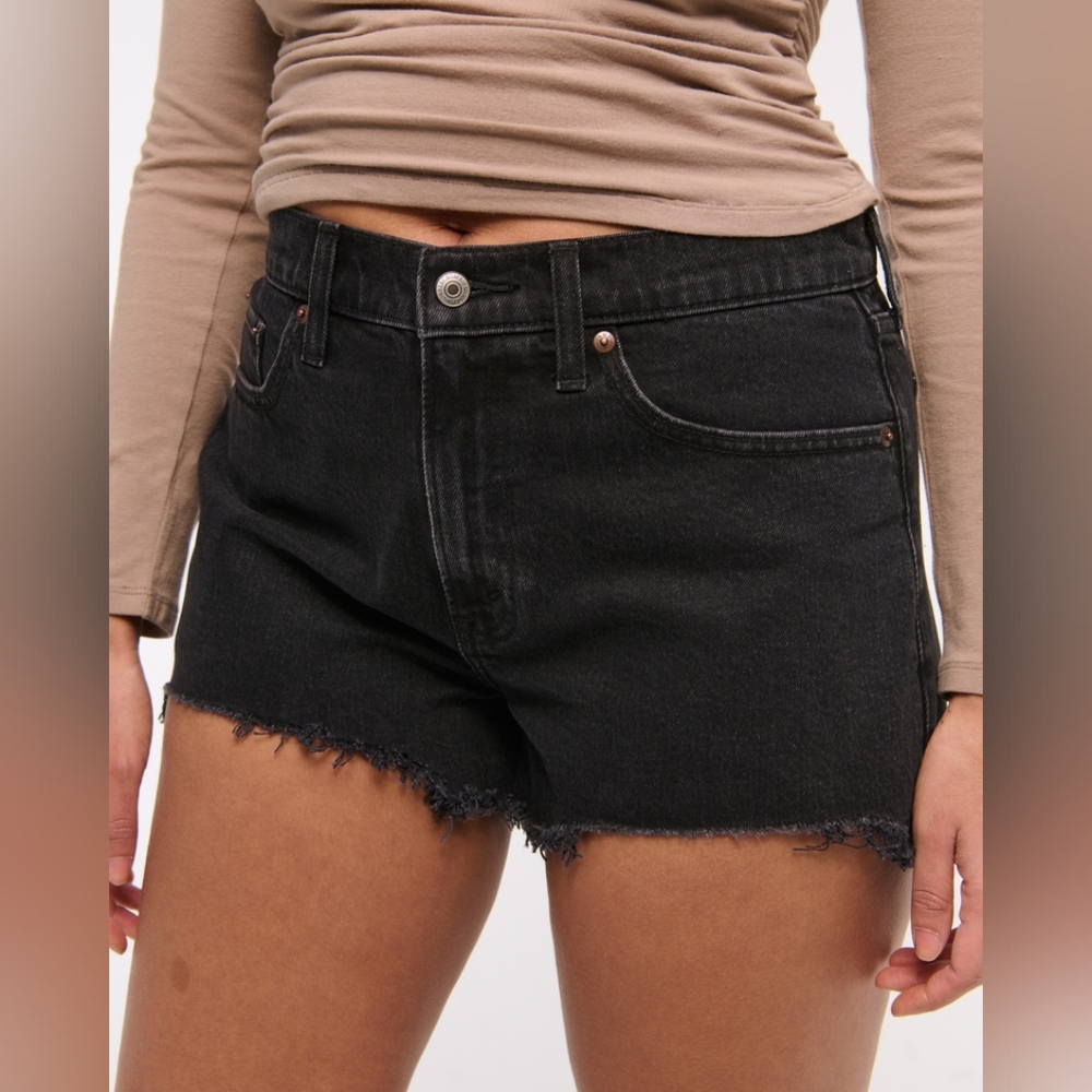 Abercrombie and Fitch Black Denim Curve Love The Mom Short High Rise 16 Raw Hem
